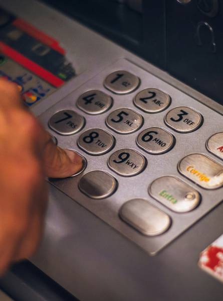 Prelievi fraudolenti dal bancomat: responsabilità contrattuale della banca