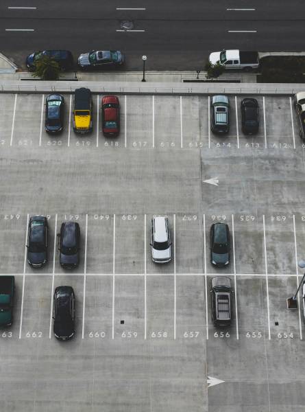 Presunzione di condominialità del cortile adibito a parcheggio pubblico